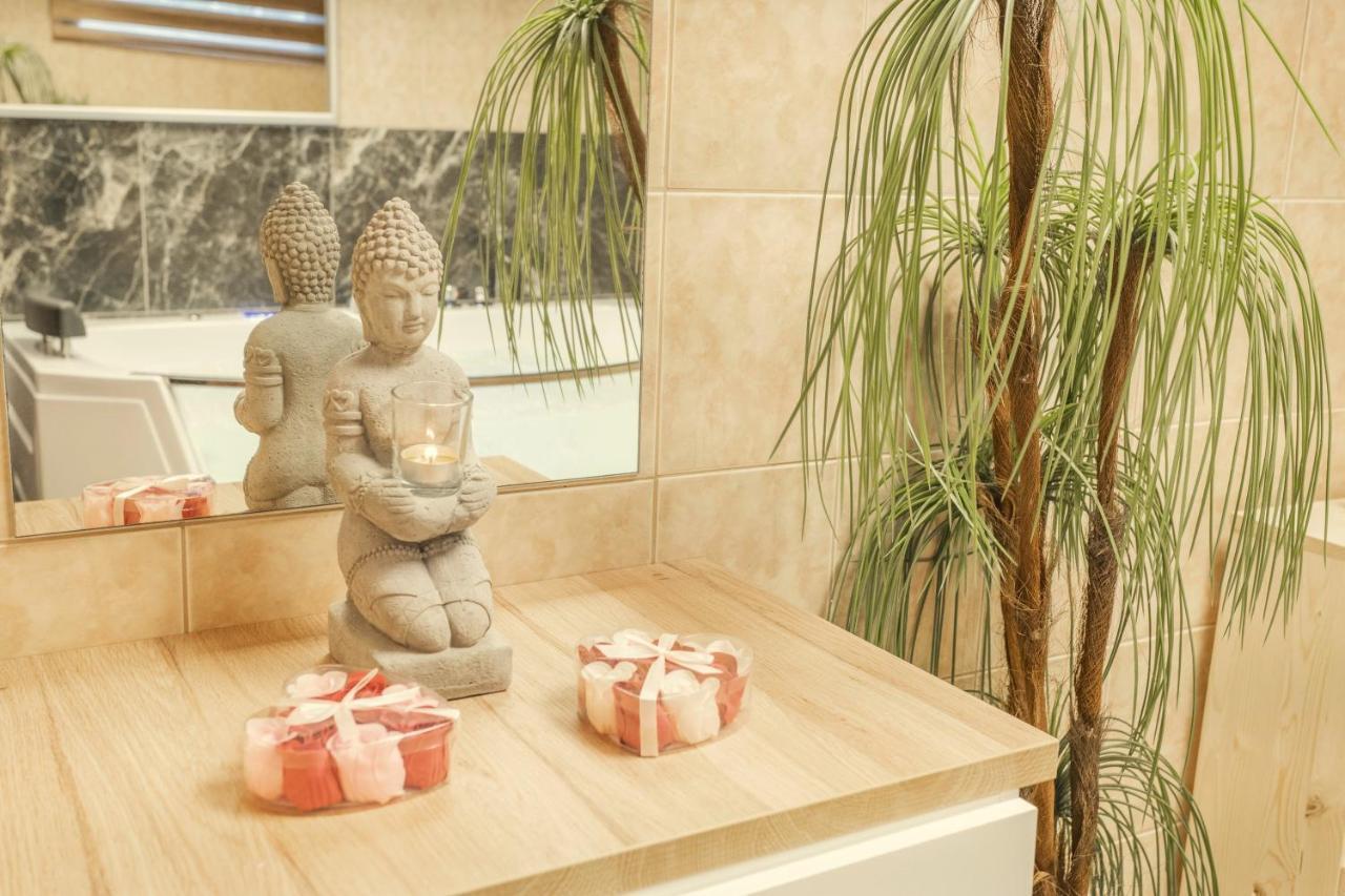 Wellness Studio! Finnish Sauna, Whirlpool, Gym & More! Prague Extérieur photo